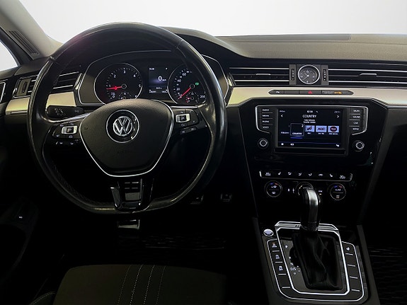 Volkswagen Passat Alltrack 9 of 18