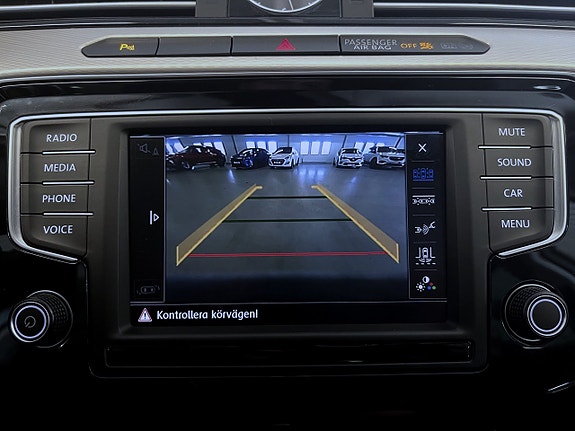 Volkswagen Passat Alltrack 13 of 18