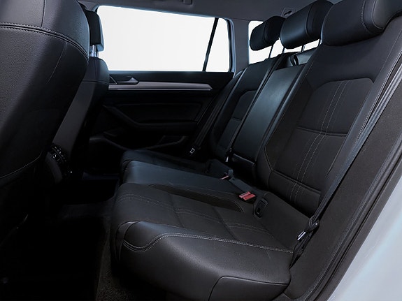 Volkswagen Passat Alltrack 15 of 18