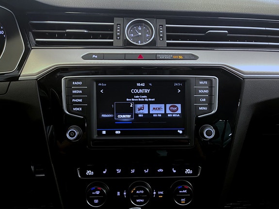 Volkswagen Passat Alltrack 12 of 18