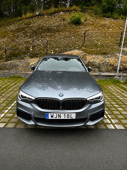BMW 530e 3 of 5
