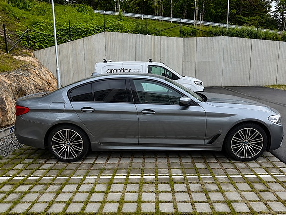 BMW 530e 2 of 5