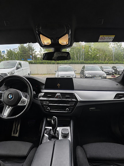 BMW 530e 4 of 5