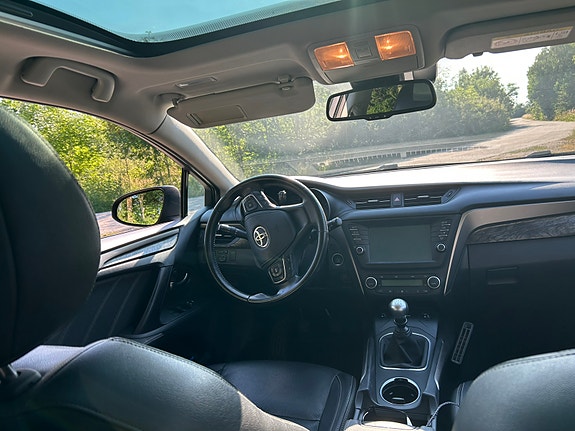 Toyota Avensis 5 of 5
