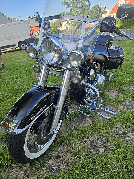 Harley-Davidson Heritage Softail Classic 3 of 8