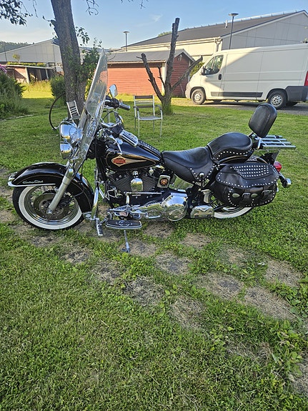 Harley-Davidson Heritage Softail Classic 5 of 8