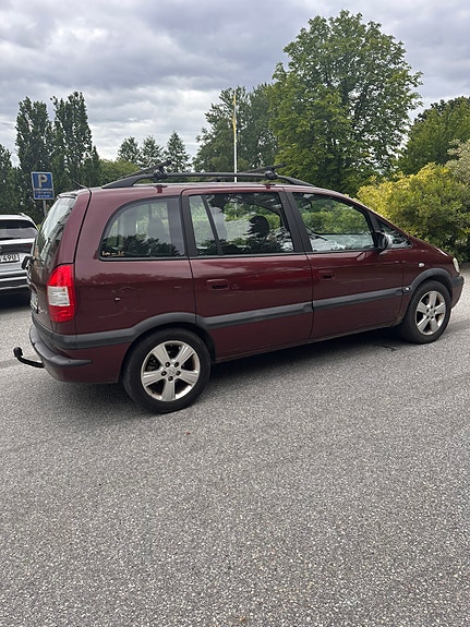 Opel Zafira 3 of 5