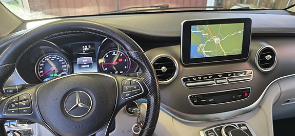 Mercedes-Benz V250 10 of 10