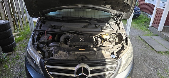 Mercedes-Benz V250 7 of 10