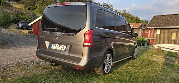 Mercedes-Benz V250 4 of 5