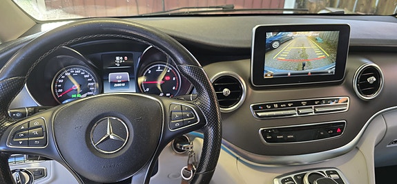 Mercedes-Benz V250 9 of 10