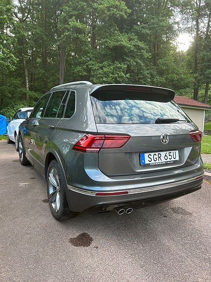 Volkswagen Tiguan 2 of 5