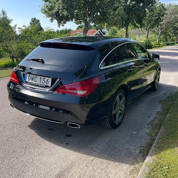 Mercedes-Benz CLA220 d 2 of 5