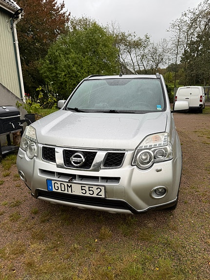 Nissan X-Trail 2 of 5