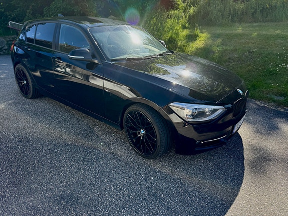 BMW 118d 4 of 5