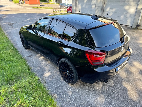 BMW 118d 2 of 5