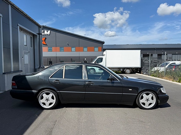 Mercedes-Benz S420 3 of 5