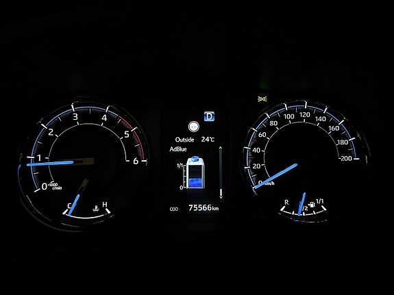 Toyota HiLux 13 of 30
