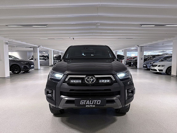 Toyota HiLux 3 of 30