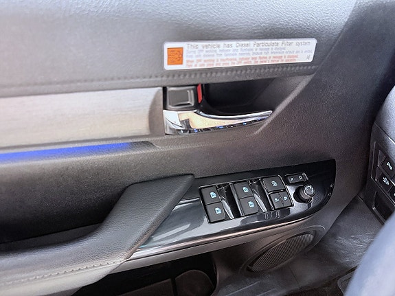 Toyota HiLux 10 of 30