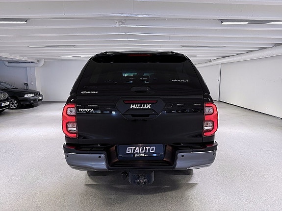 Toyota HiLux 6 of 30