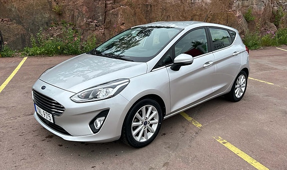 Ford Fiesta 2 of 5