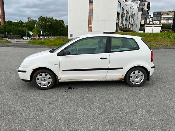 Volkswagen Polo 2 of 3
