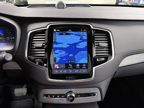 Volvo XC90 16 of 30
