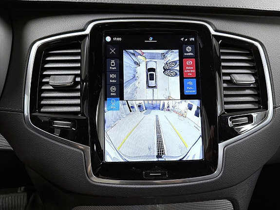 Volvo XC90 18 of 30