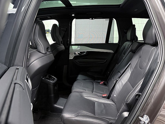 Volvo XC90 30 of 30