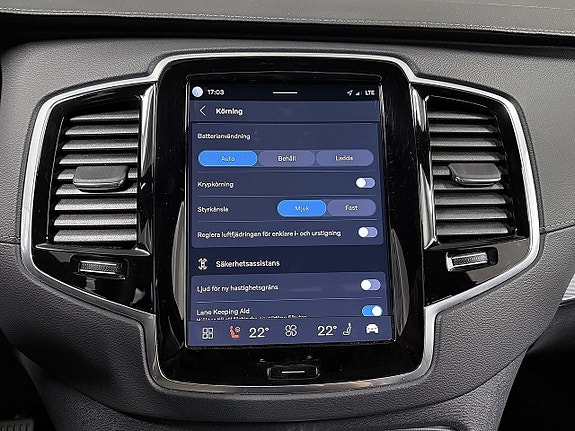 Volvo XC90 24 of 30