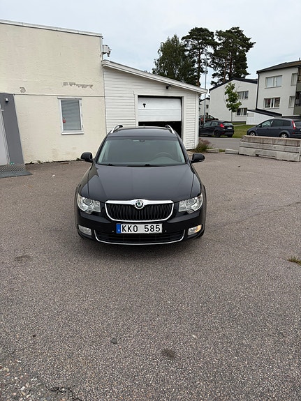 Skoda Superb 2 of 5