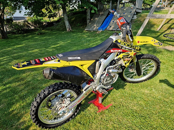 Suzuki RMZ 250 2 of 5