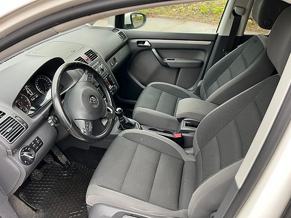 Volkswagen Touran 6 of 13