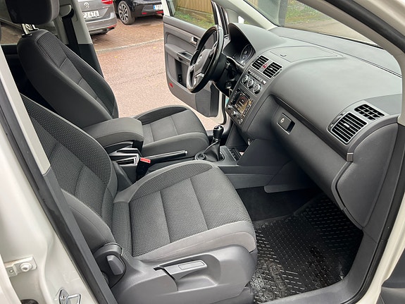 Volkswagen Touran 10 of 13