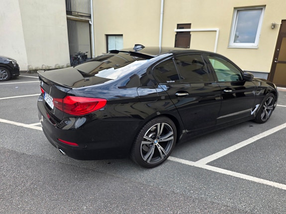 BMW 520d 2 of 5