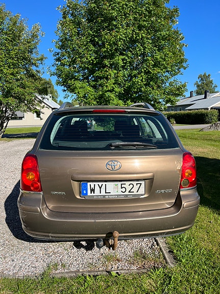 Toyota Avensis 4 of 5