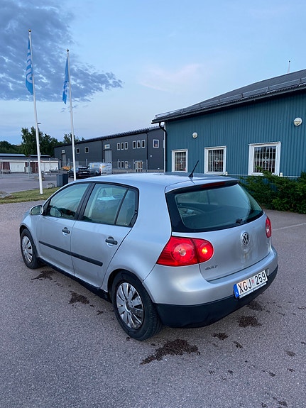 Volkswagen Golf V 2 of 5