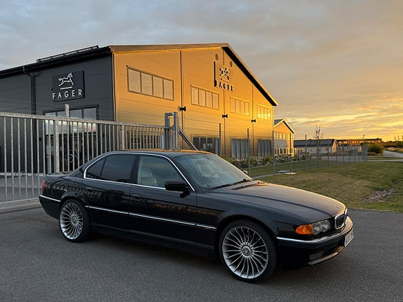 BMW 740i 3 of 10