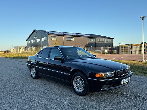BMW 740i 3 of 8
