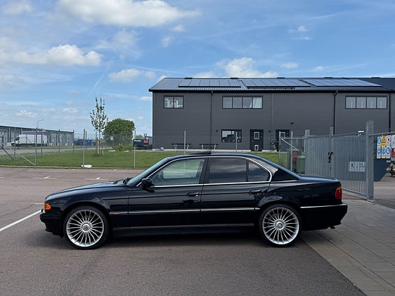 BMW 740i 2 of 5