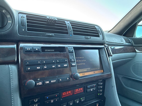 BMW 740i 5 of 8