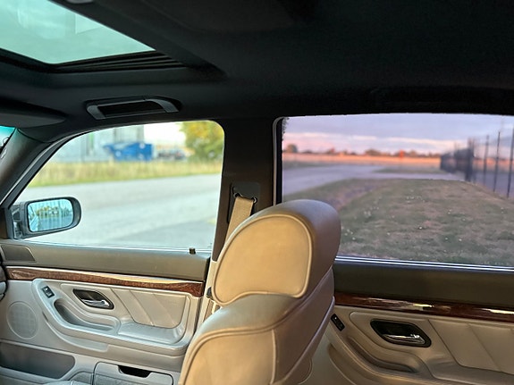 BMW 740i 9 of 10