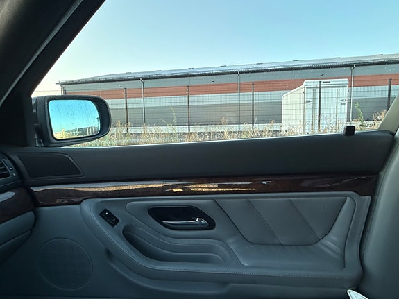 BMW 740i 7 of 8