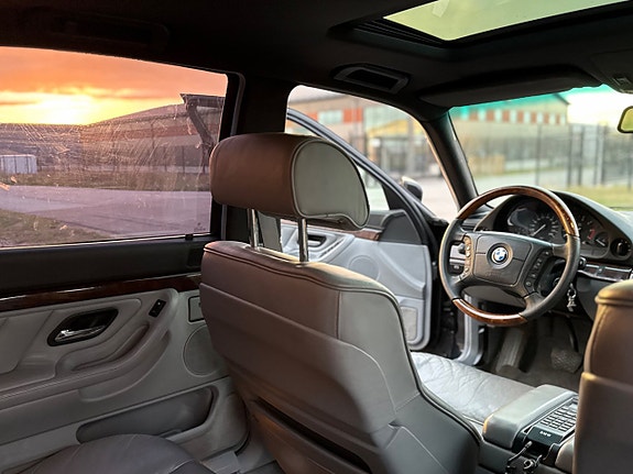 BMW 740i 10 of 10