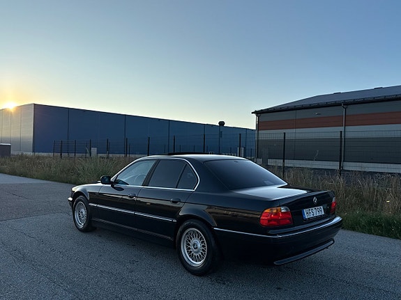 BMW 740i 4 of 8