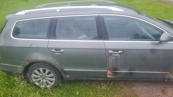 Volkswagen Passat 2 of 3