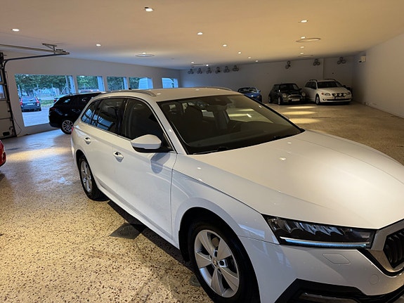 Skoda Octavia 2 of 5