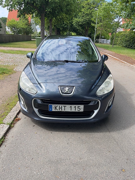 Peugeot 308 2 of 5