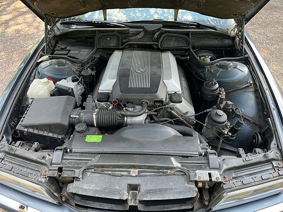 BMW 740i 4 of 5